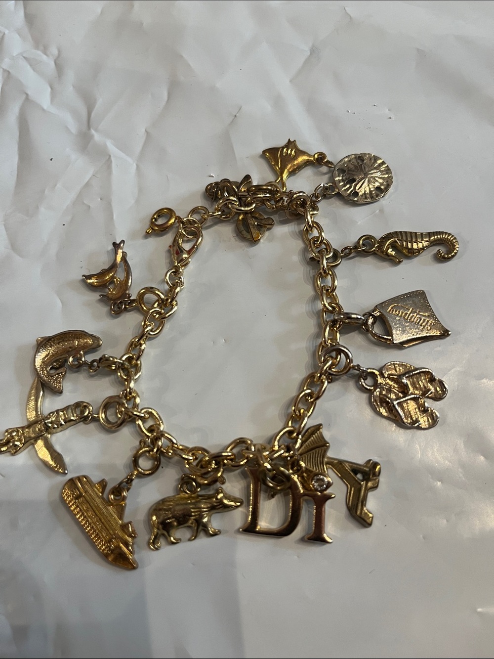 DIAMOND INTERNATIONAL GOLDTONE CHARM BRACELET